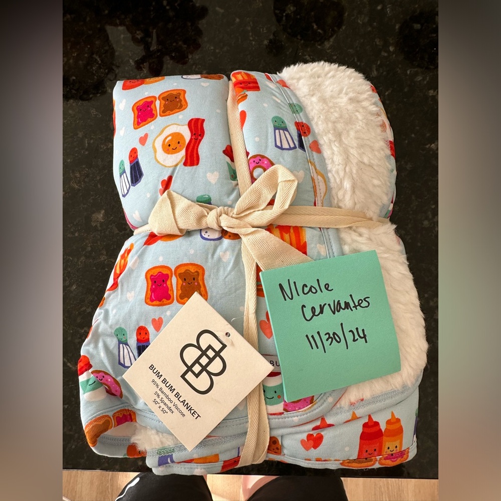 Little Bum Bums Love at First Bite Plush Blanket
